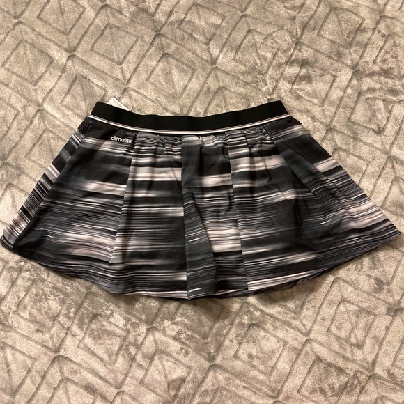 Adidas Response Tennis Skirt (Women’s US Size 6) - Picture 2 of 3